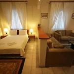מלון Paraliako Κaterina Lakefront - Biker Friendly Hotel קסטוריה
