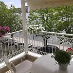 Paraliako Κaterina Lakefront - Biker Friendly Hotel 3* קסטוריה