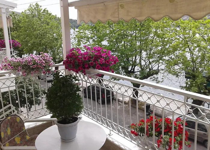 Paraliako Κaterina Lakefront - Biker Friendly Hotel