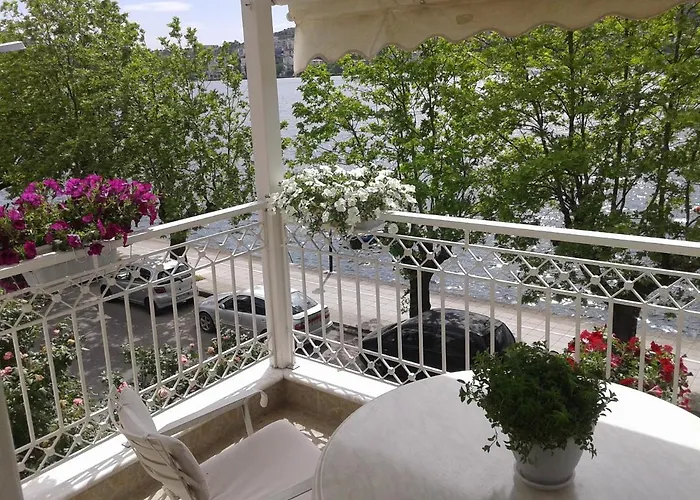 Paraliako Κaterina Lakefront - Biker Friendly Hotel 3* Καστοριά